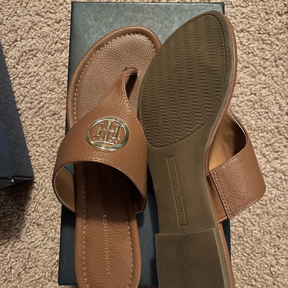 Tommy Hilfiger Sinder sandal, size 9.5